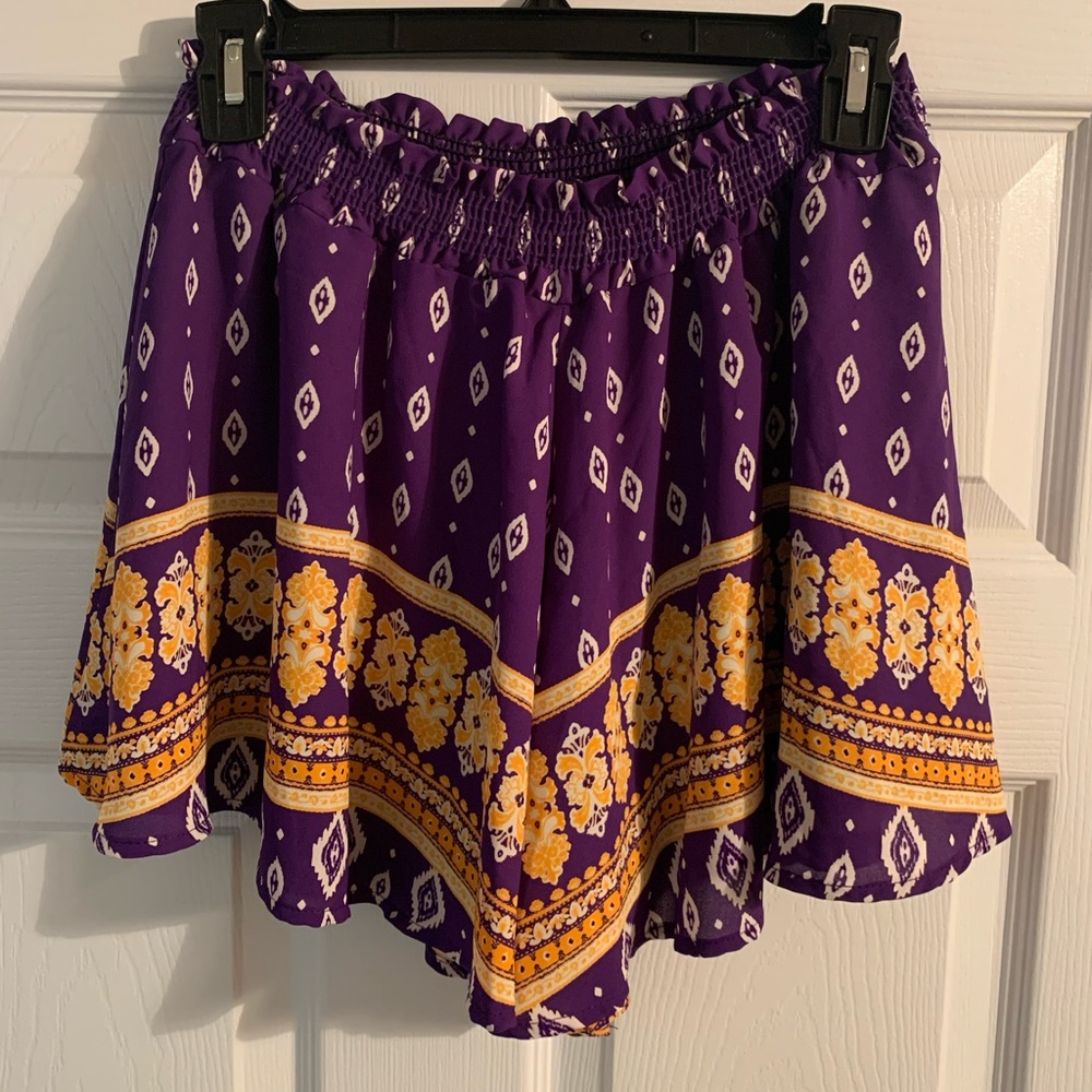 🍉 NWT gold & purple elastic shorts!